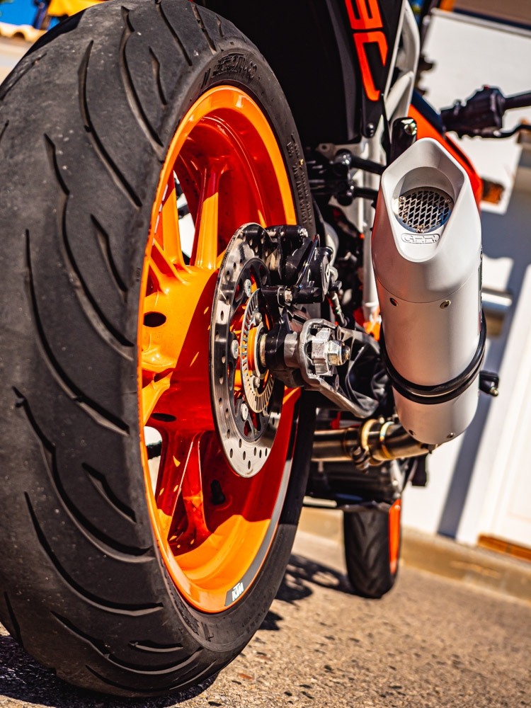 Egzoz ile uyumlu Ktm Rc 390 2017-2020, Albus Evo4, Egzoz yasal, onaylı, çıkarılabilir db killer ve bağlantı borulu susturucu 