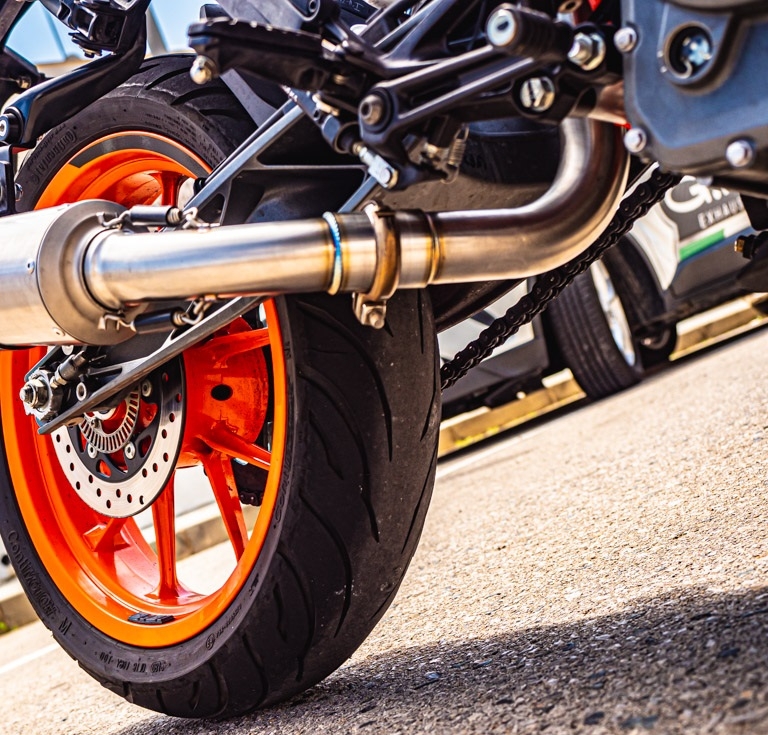 Egzoz ile uyumlu Ktm Rc 390 2017-2020, Albus Evo4, Egzoz yasal, onaylı, çıkarılabilir db killer ve bağlantı borulu susturucu 