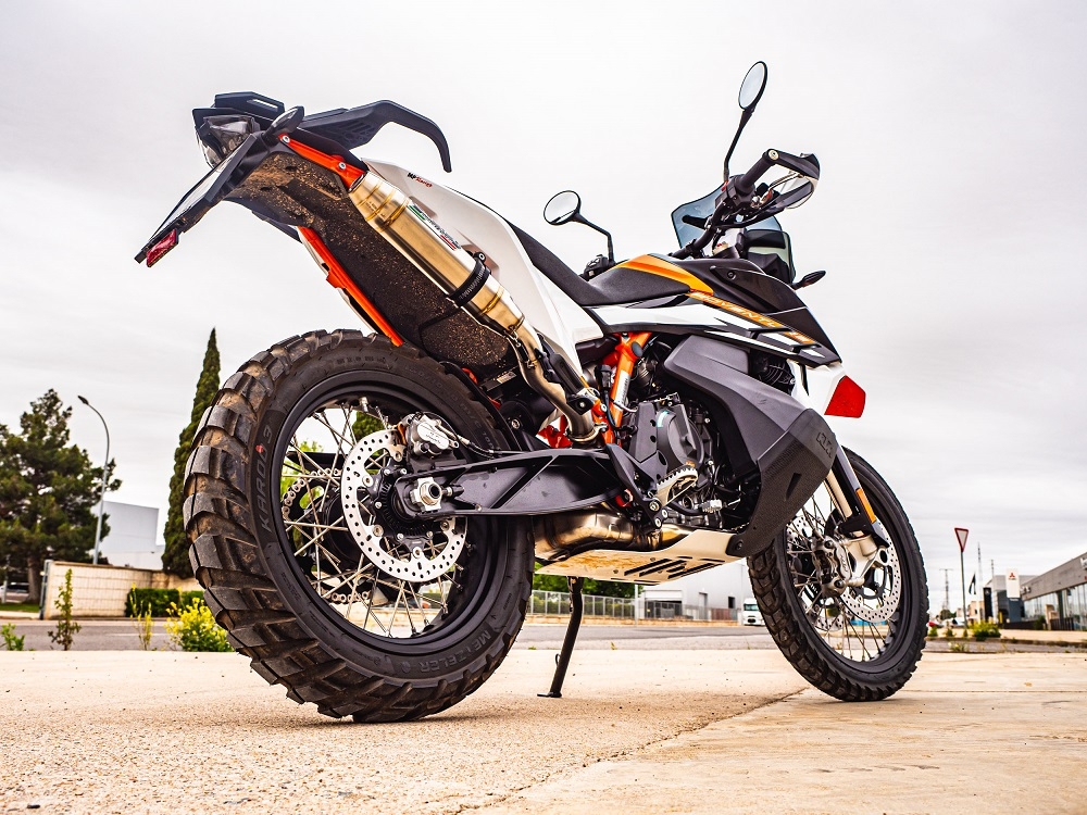 Egzoz ile uyumlu Husqvarna Norden 901 2022-2024, Deeptone Inox, Egzoz yasal, onaylı, çıkarılabilir db killer ve bağlantı borulu susturucu 