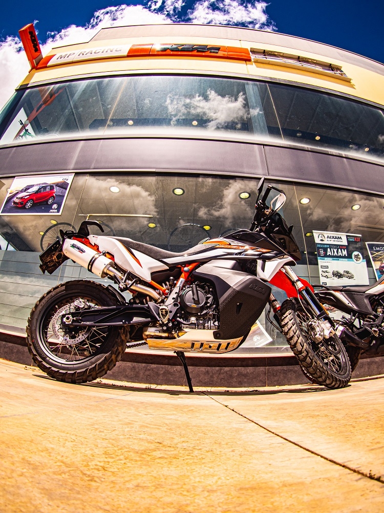Egzoz ile uyumlu Husqvarna Norden 901 2022-2024, Albus Evo4, Egzoz yasal, onaylı, çıkarılabilir db killer ve bağlantı borulu susturucu 