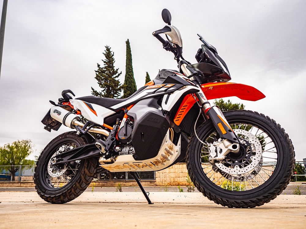 Egzoz ile uyumlu Husqvarna Norden 901 2022-2024, Albus Evo4, Egzoz yasal, onaylı, çıkarılabilir db killer ve bağlantı borulu susturucu 