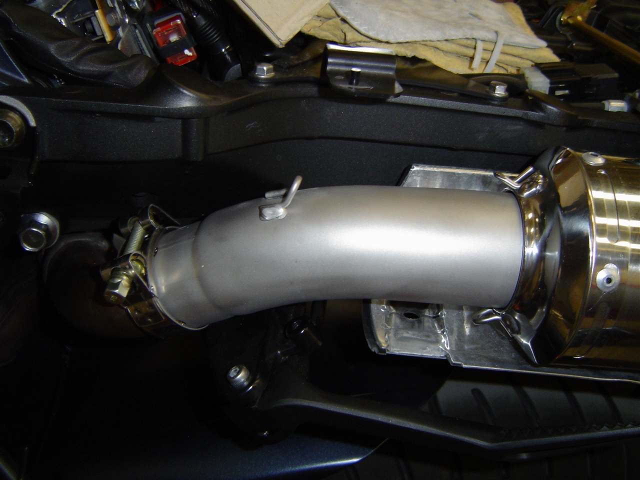 Egzoz ile uyumlu Yamaha MT-01 2005-2011, Inox Tondo, Homologe sistem Double Susturucu ve özel bağlantı borusu 
