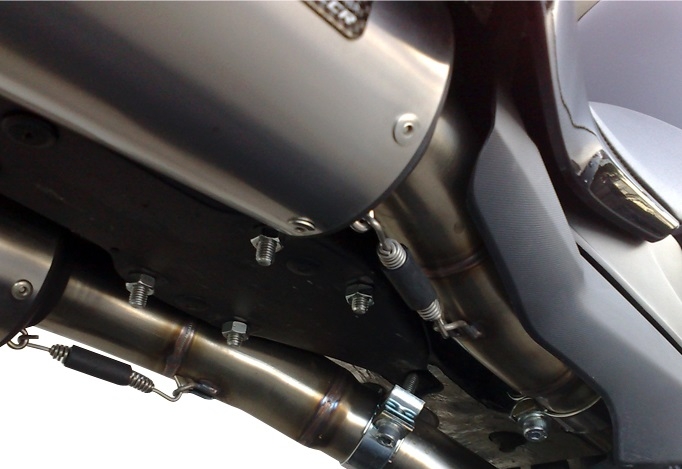 Egzoz ile uyumlu Yamaha Yzf 1000 R1 2007-2008, Albus Ceramic, Homologe sistem Double Susturucu ve özel bağlantı borusu 