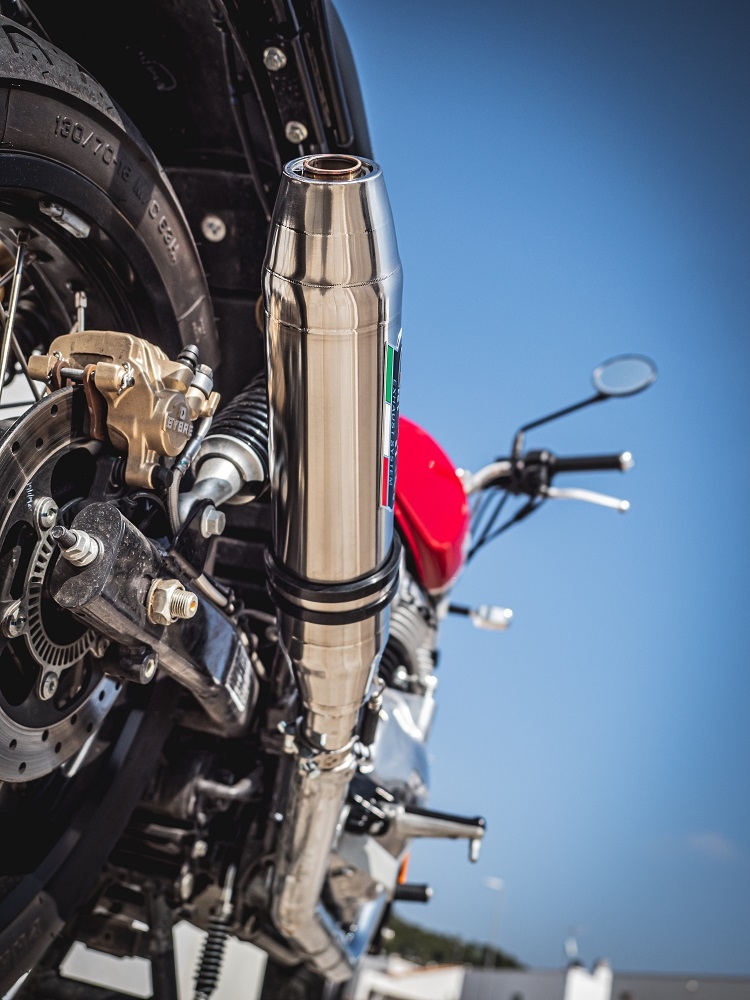 Egzoz ile uyumlu Royal Enfield Continental 650 2021-2024, Deeptone Inox, Homologe sistem, orijinal katalizör ortadan kalkacak Double Susturucu ve özel bağlantı borusu 