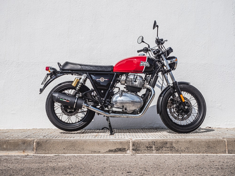 Egzoz ile uyumlu Royal Enfield Interceptor 650 2021-2025, Furore Evo4 Nero, Homologe sistem, orijinal katalizör ortadan kalkacak Double Susturucu ve özel bağlantı borusu 