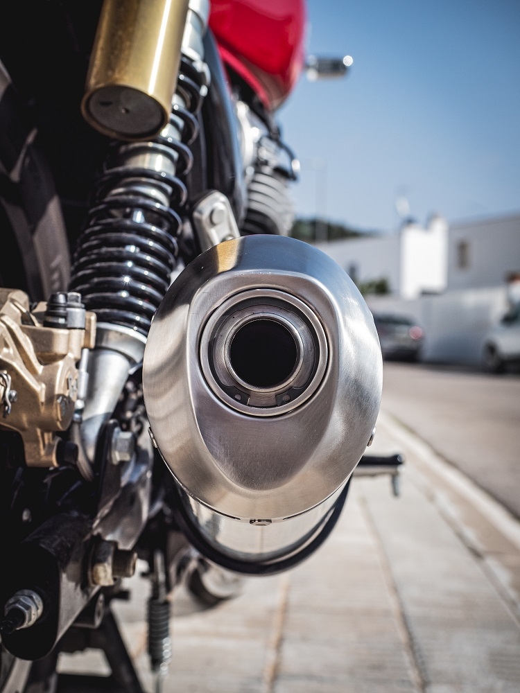 Egzoz ile uyumlu Royal Enfield Continental 650 2019-2020, Satinox, Yalnızca gürültü için onaylanan sistem, AB dışındaki pazarlar için geçerlidir Double Susturucu ve özel bağlantı borusu 