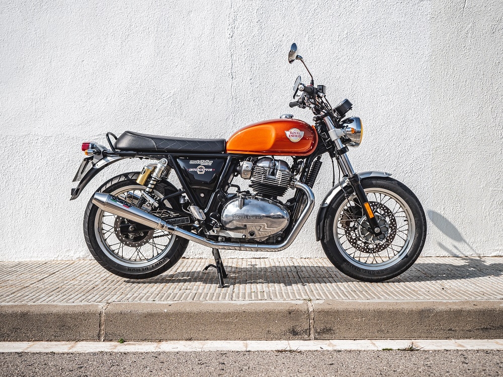 Egzoz ile uyumlu Royal Enfield Continental 650 2019-2020, Ultracone, Yalnızca gürültü için onaylanan sistem, AB dışındaki pazarlar için geçerlidir Double Susturucu ve özel bağlantı borusu 