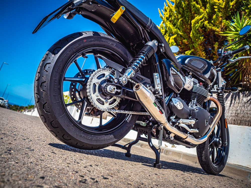 Egzoz ile uyumlu Triumph Street Twin 900 2015-2019, Deeptone Inox, Homologe sistem Double Susturucu ve özel bağlantı borusu 