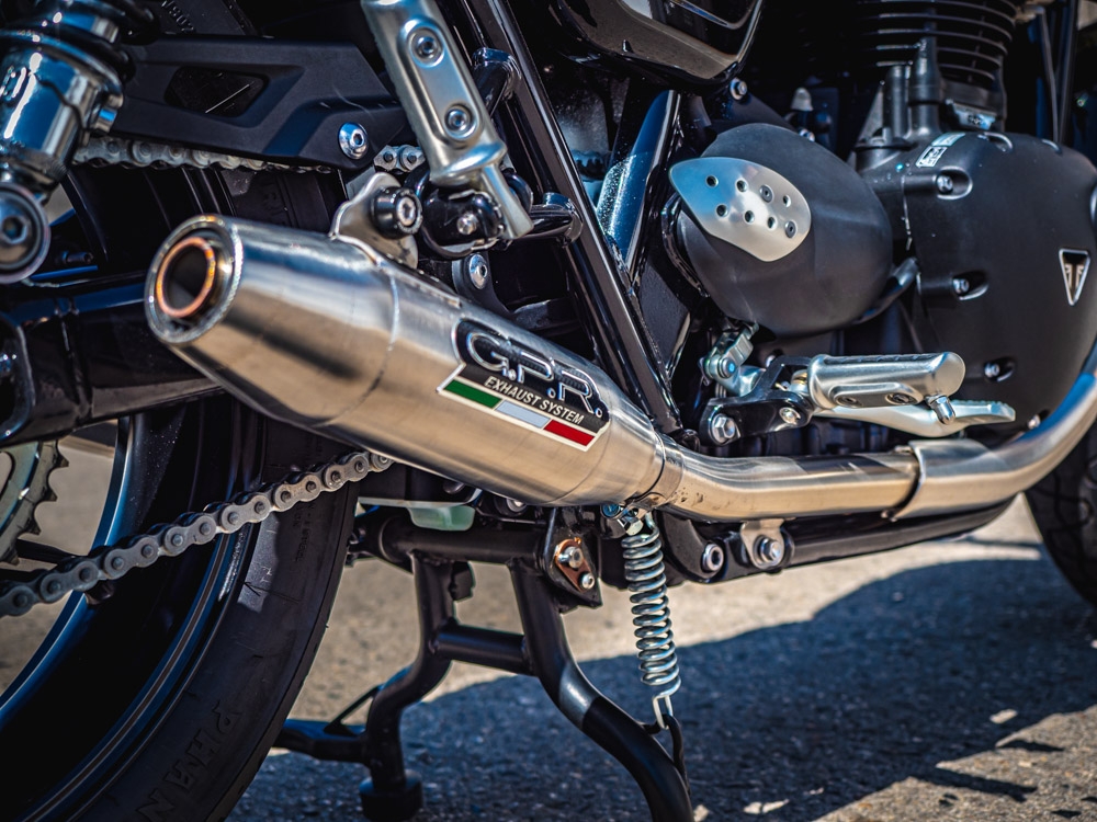Egzoz ile uyumlu Triumph Street Twin 900 2015-2019, Deeptone Inox, Homologe sistem Double Susturucu ve özel bağlantı borusu 