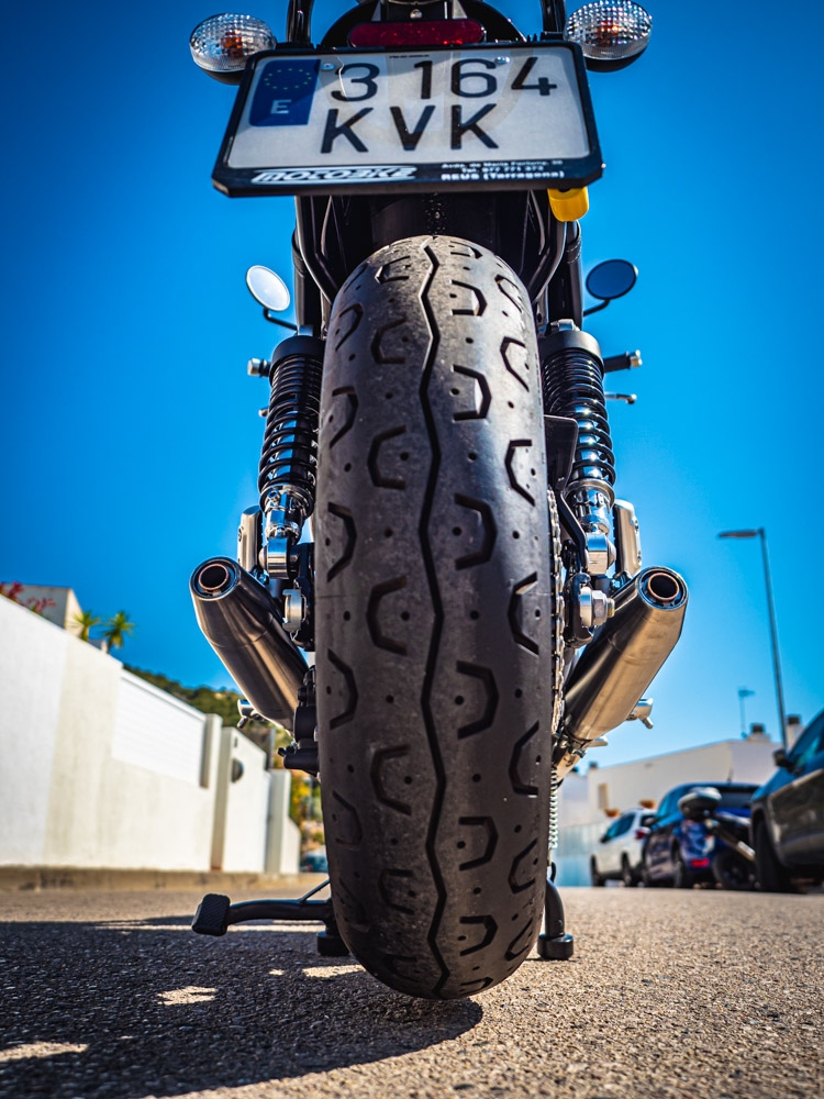 Egzoz ile uyumlu Triumph Street Twin 900 2015-2019, Deeptone Inox, Homologe sistem Double Susturucu ve özel bağlantı borusu 