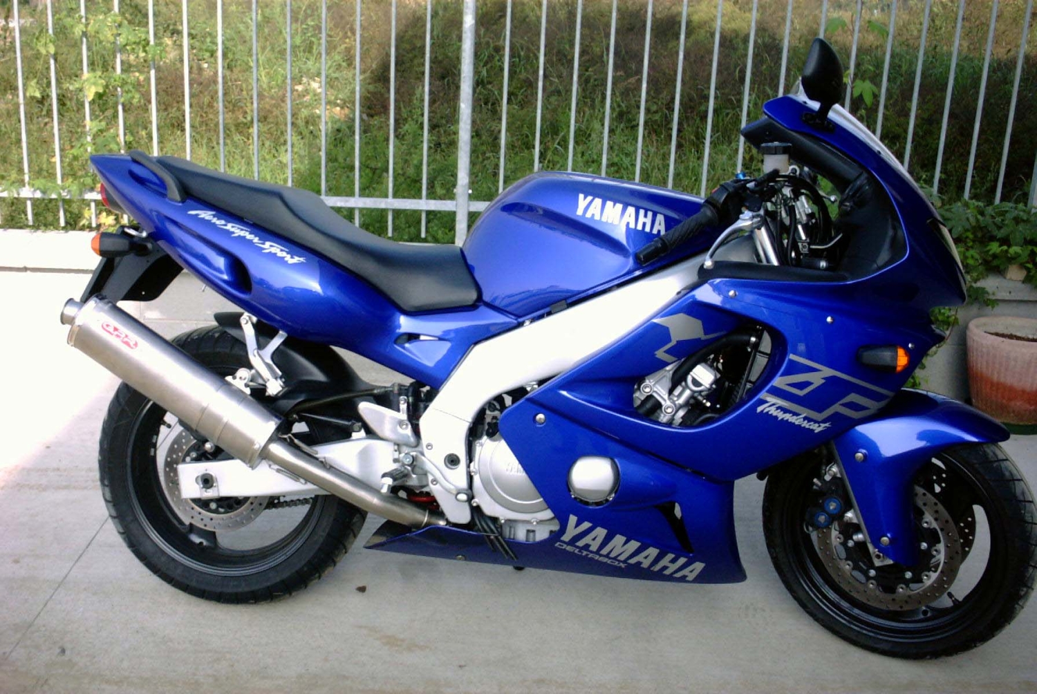 Egzoz ile uyumlu Yamaha Yzf 600 R Thundercat 1996-2003, Trioval, Egzoz yasal, onaylı, çıkarılabilir db killer ve bağlantı borulu susturucu 