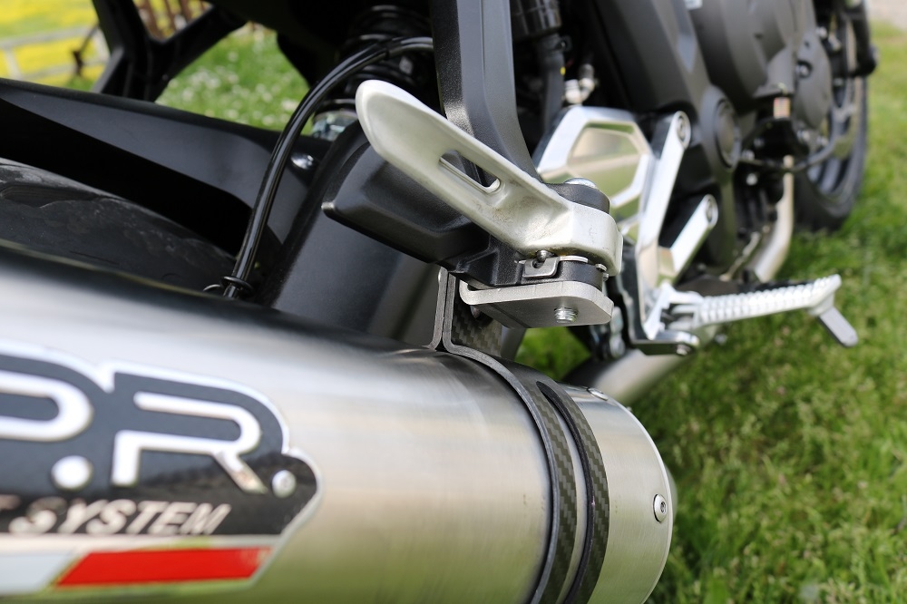 Egzoz ile uyumlu Triumph Trident 660 2021-2024, M3 Titanium Natural, Katalizörlü homologe sistem Tam hat, susturucu artı toplayıcı 