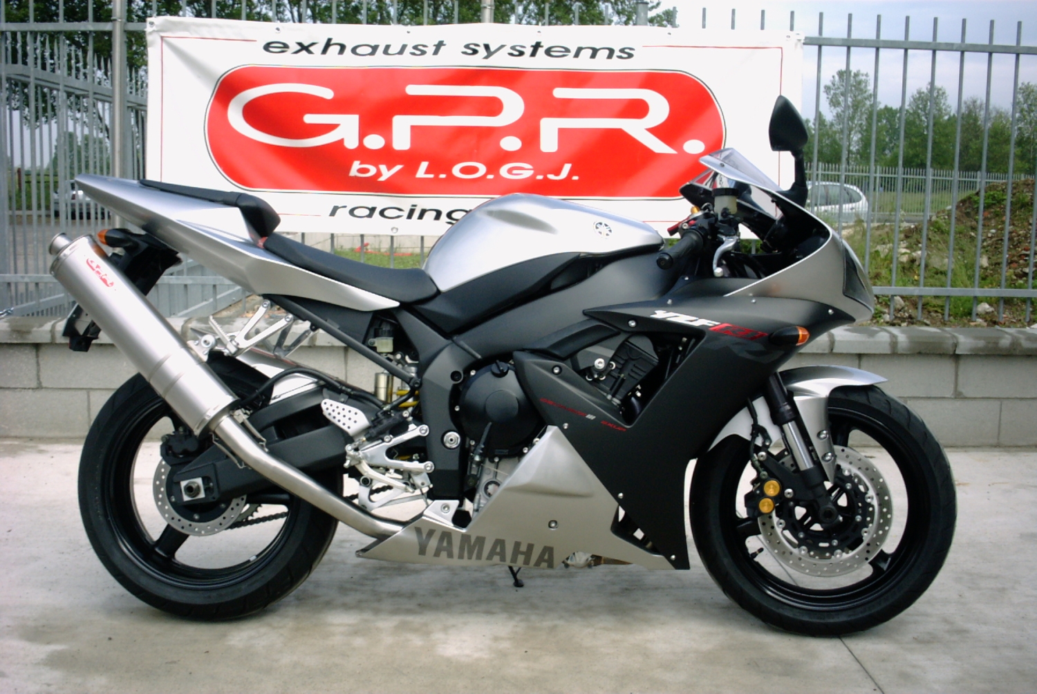 Egzoz ile uyumlu Yamaha Yzf 1000 R1 2002-2003, Trioval, Egzoz yasal, onaylı, çıkarılabilir db killer ve bağlantı borulu susturucu 