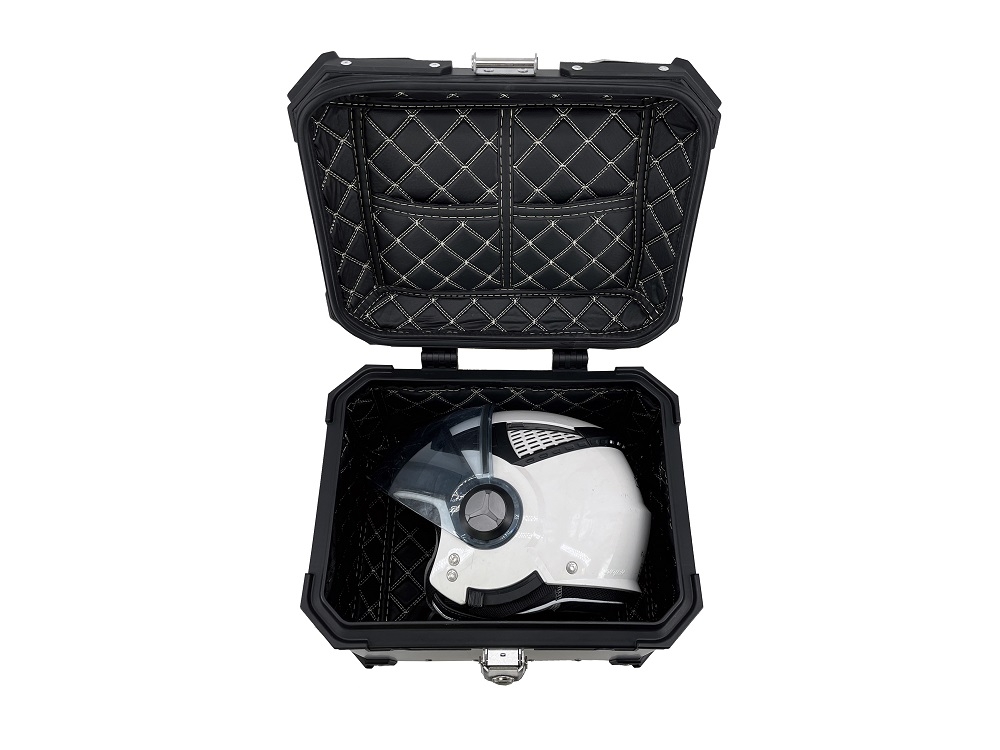 GPR TECH TOP CASE ALPI-TECH 26 LT. SILVER Top case in aluminum,including soft backrest, silver color with universal plate  Capacity 26 LT.