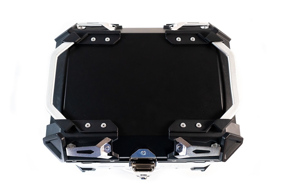 GPR TECH TOP CASE ALPI-TECH 45 LT. SILVER Top case in aluminum, silver color with universal plate included Capacity 45 LT.