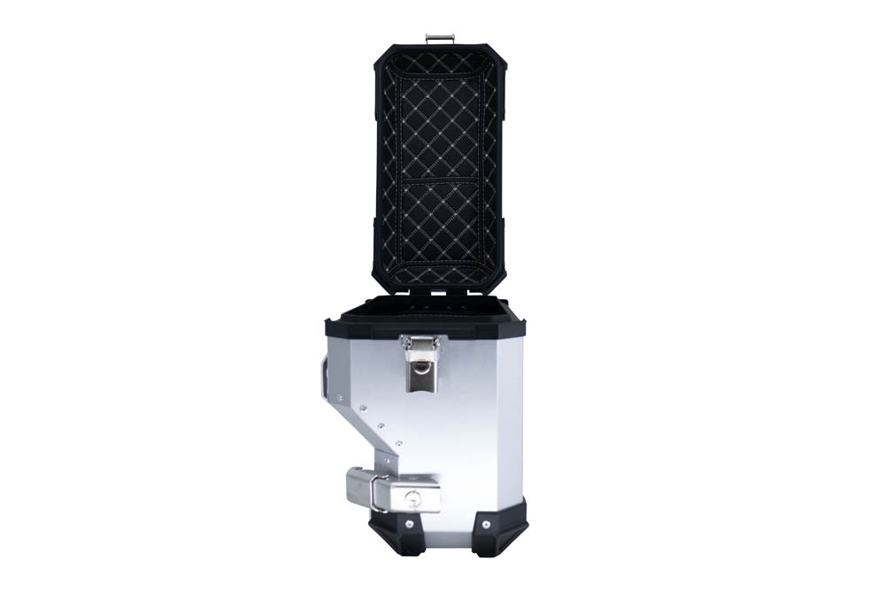 GPR TECH compatible with  Bmw F 850 Gs 2018/2020 e4 GPR TECH Pair of side cases aluminum made with contoured right side, silver color with specific pannier holder Capacity 38 LT. + 32 LT.