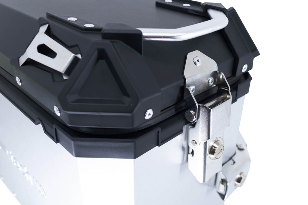 GPR TECH compatible with  Bmw F 850 Gs 2018/2020 e4 GPR TECH Pair of side cases aluminum made with contoured right side, silver color with specific pannier holder Capacity 38 LT. + 32 LT.