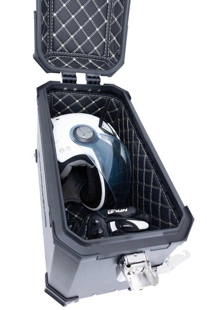 GPR TECH compatible with  Bmw F 850 Gs 2018/2020 e4 GPR TECH Pair of side cases aluminum made with contoured right side, silver color with specific pannier holder Capacity 38 LT. + 32 LT.