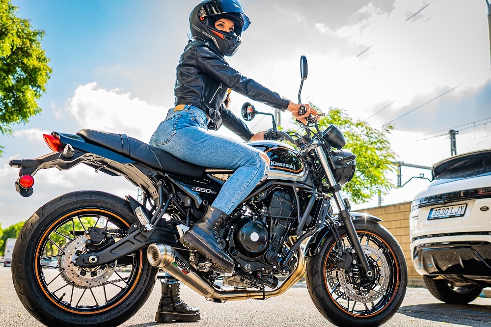 Egzoz ile uyumlu Kawasaki Z 650 RS 2021-2023, Powercone Evo, Yarış Sistemi Tam hat, susturucu artı toplayıcı 