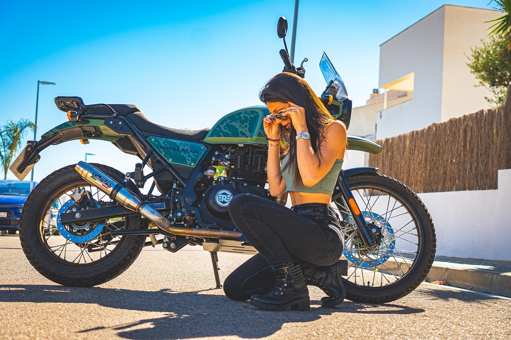 Egzoz ile uyumlu Royal Enfield Himalayan 410 DIAM 42.5 2017-2020, Deeptone Inox, Yarış Sistemi Susturucu ve özel bağlantı borusu 