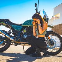 Egzoz ile uyumlu Royal Enfield Himalayan 410 DIAM 42.5 2017-2020, Deeptone Inox, Yarış Sistemi Susturucu ve özel bağlantı borusu 
