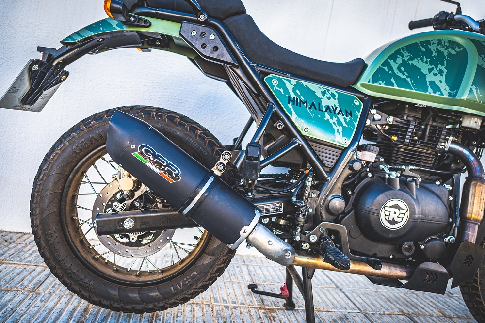 Egzoz ile uyumlu Royal Enfield Himalayan 410 2021-2024, Furore Nero, Homologe sistem, orijinal katalizör ortadan kalkacak Susturucu ve özel bağlantı borusu 