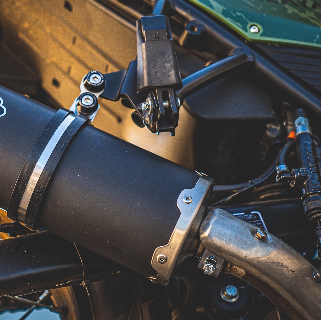 Egzoz ile uyumlu Royal Enfield Himalayan 410 2021-2024, Furore Nero, Homologe sistem, orijinal katalizör ortadan kalkacak Susturucu ve özel bağlantı borusu 