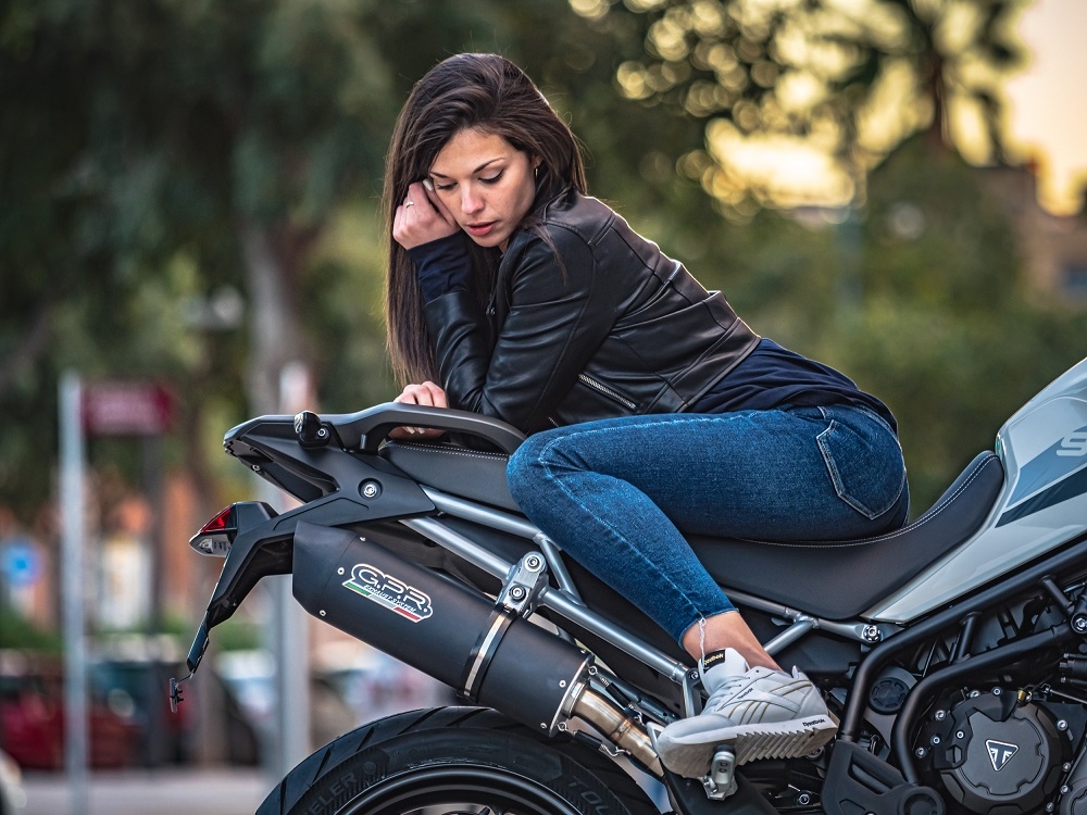 Egzoz ile uyumlu Triumph Tiger 900 2020-2023, Furore Evo4 Nero, Egzoz yasal, onaylı, çıkarılabilir db killer ve bağlantı borulu susturucu 