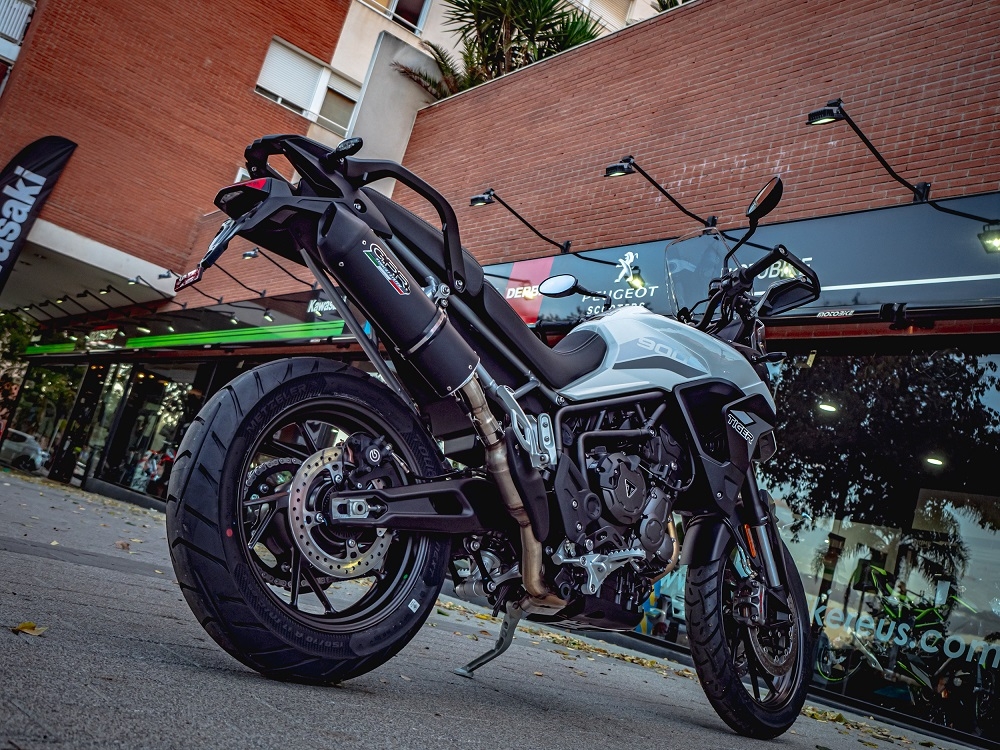 Egzoz ile uyumlu Triumph Tiger 900 2020-2023, Furore Evo4 Nero, Egzoz yasal, onaylı, çıkarılabilir db killer ve bağlantı borulu susturucu 