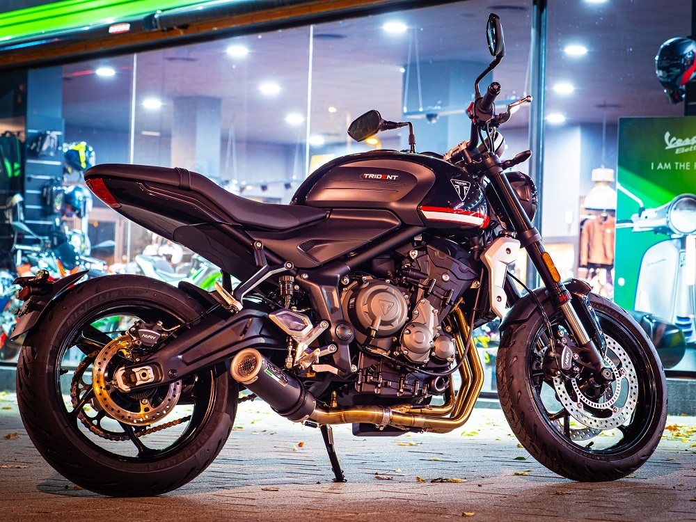 Egzoz ile uyumlu Triumph Trident 660 2021-2024, M3 Black Titanium, Yalnızca gürültü için onaylanan sistem, AB dışındaki pazarlar için geçerlidir Tam hat, susturucu artı toplayıcı 