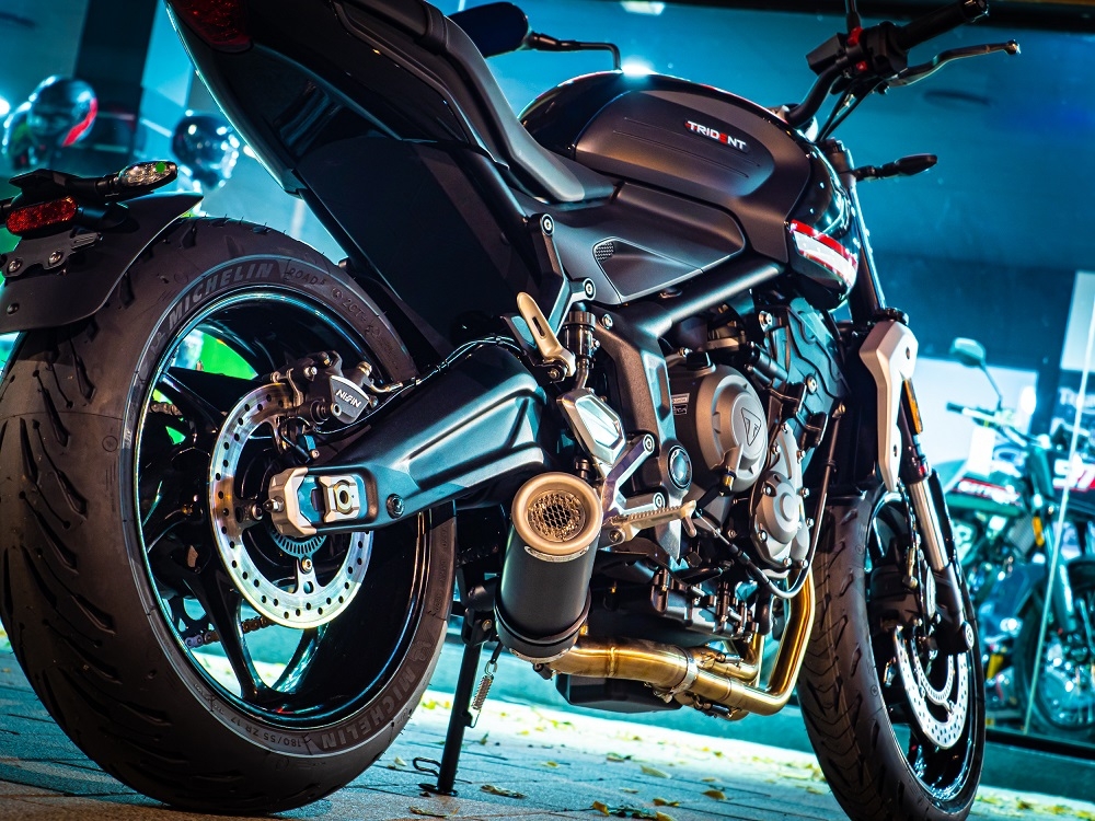 Egzoz ile uyumlu Triumph Trident 660 2021-2024, M3 Black Titanium, Yalnızca gürültü için onaylanan sistem, AB dışındaki pazarlar için geçerlidir Tam hat, susturucu artı toplayıcı 
