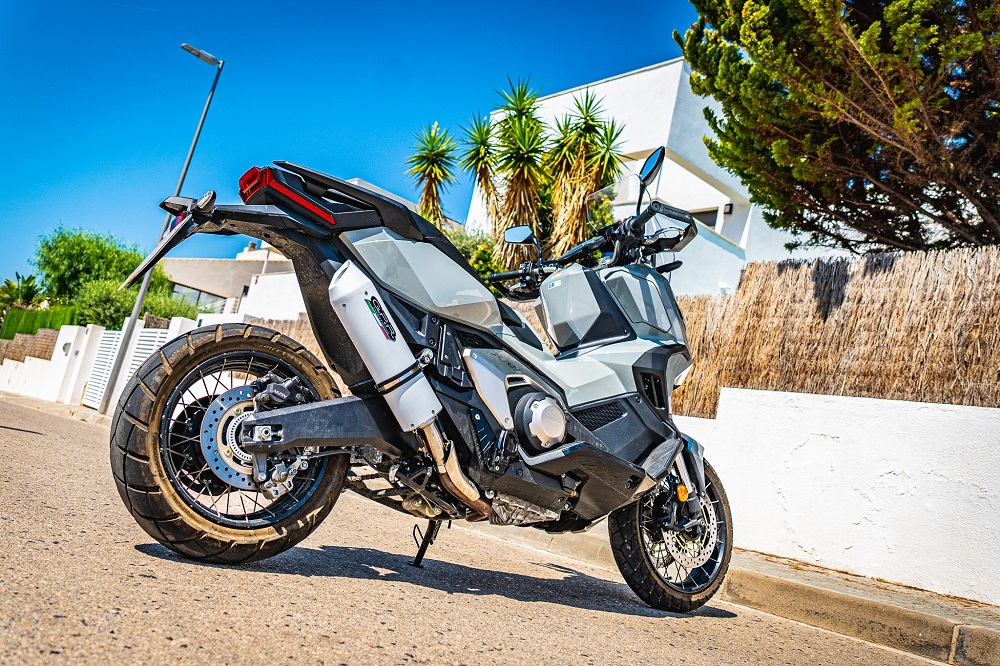 Egzoz ile uyumlu Honda Forza 750 2021-2024, Albus Evo4, Egzoz yasal, onaylı, çıkarılabilir db killer ve bağlantı borulu susturucu 