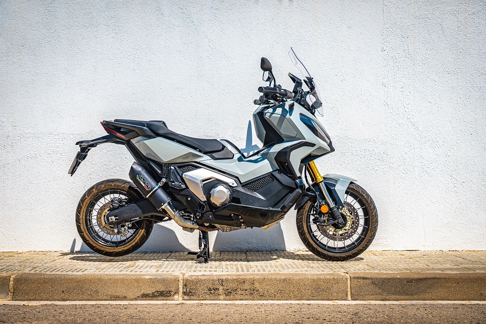 Egzoz ile uyumlu Honda X-Adv 750 2021-2024, Furore Evo4 Nero, Egzoz yasal, onaylı, çıkarılabilir db killer ve bağlantı borulu susturucu 