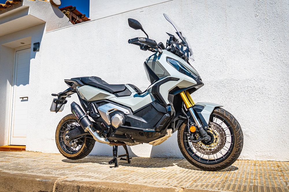 Egzoz ile uyumlu Honda X-Adv 750 2021-2024, Furore Evo4 Nero, Egzoz yasal, onaylı, çıkarılabilir db killer ve bağlantı borulu susturucu 
