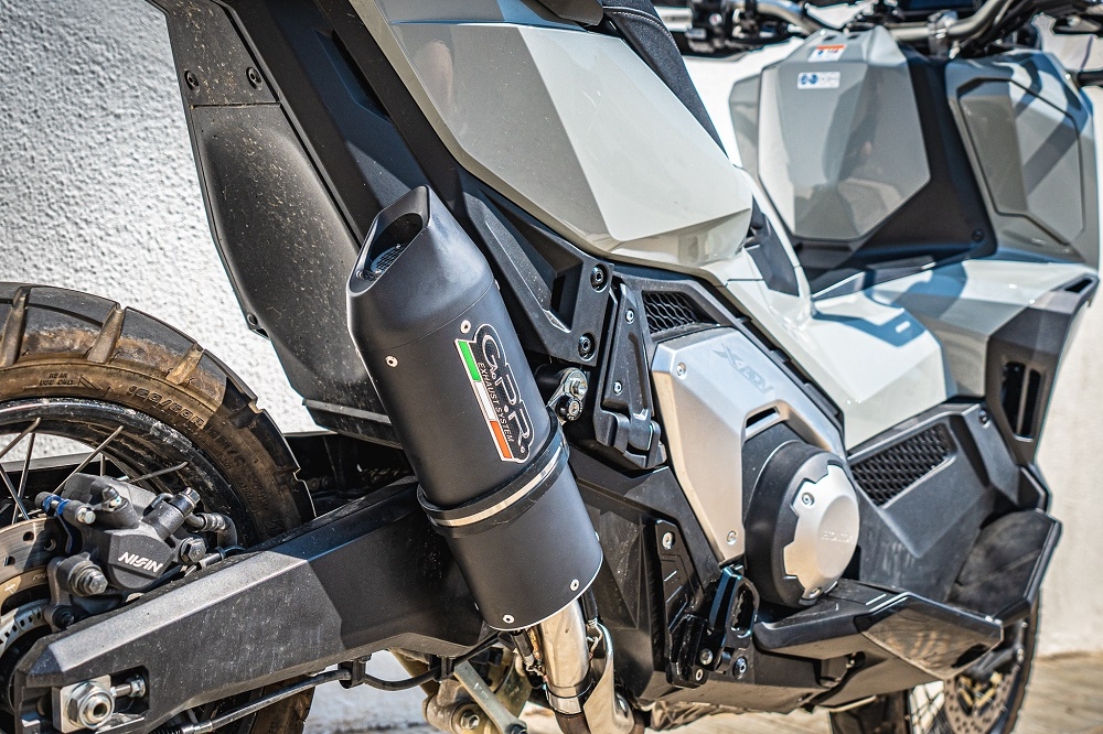 Egzoz ile uyumlu Honda X-Adv 750 2021-2024, Furore Evo4 Nero, Egzoz yasal, onaylı, çıkarılabilir db killer ve bağlantı borulu susturucu 