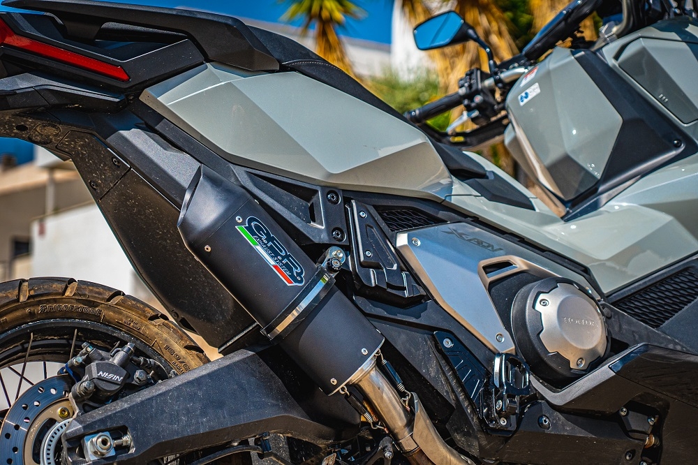 Egzoz ile uyumlu Honda X-Adv 750 2021-2024, Furore Evo4 Nero, Egzoz yasal, onaylı, çıkarılabilir db killer ve bağlantı borulu susturucu 