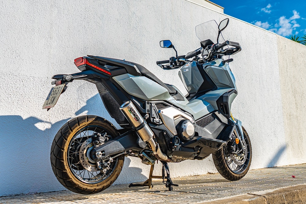 Egzoz ile uyumlu Honda Forza 750 2021-2024, M3 Titanium Natural, Egzoz yasal, onaylı, çıkarılabilir db killer ve bağlantı borulu susturucu 