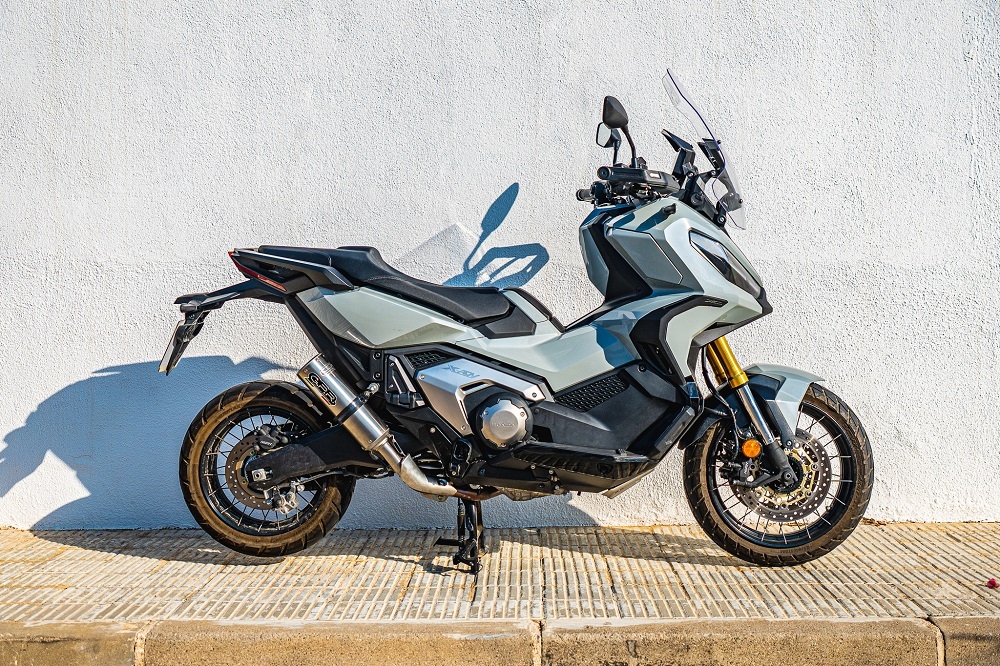 Egzoz ile uyumlu Honda Forza 750 2021-2024, M3 Titanium Natural, Egzoz yasal, onaylı, çıkarılabilir db killer ve bağlantı borulu susturucu 